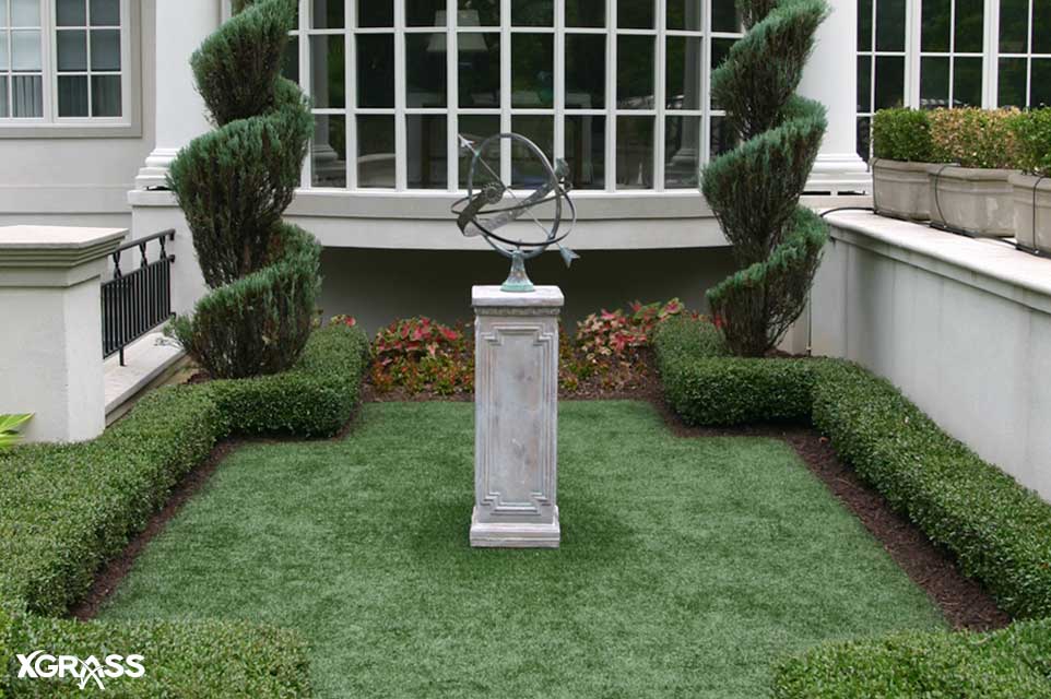Statue in the side yard with low maintenance turf installed