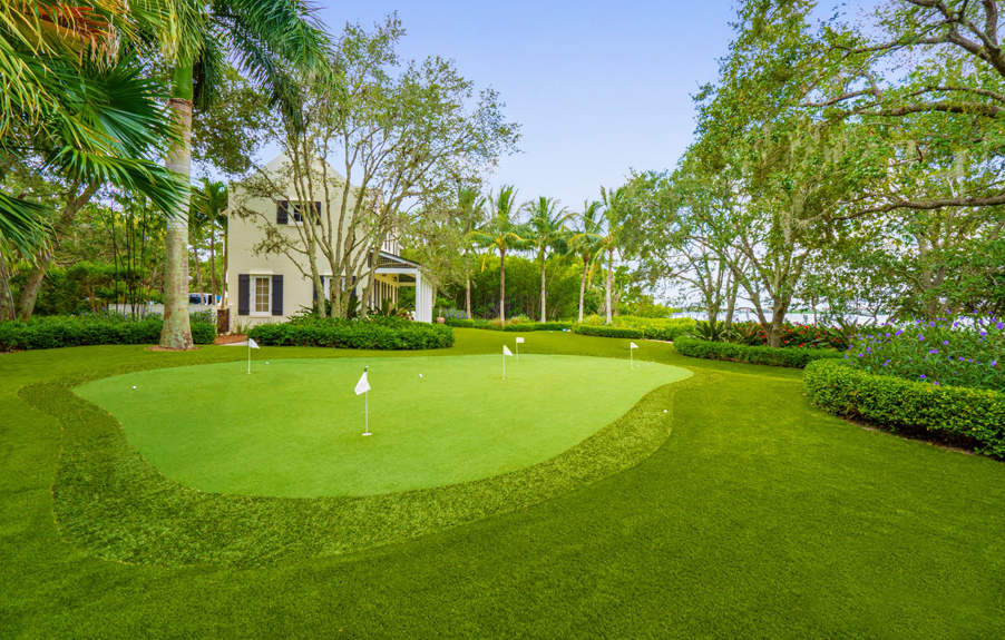 Artificial Grass Backyard Putting Green